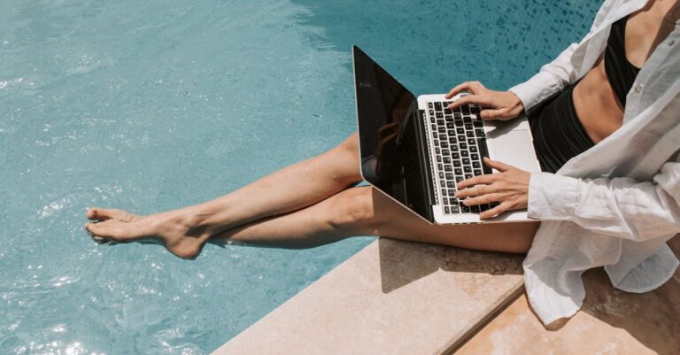 11 Poolside Comfort Tips That Beat Summer Heatwaves Like a Pro