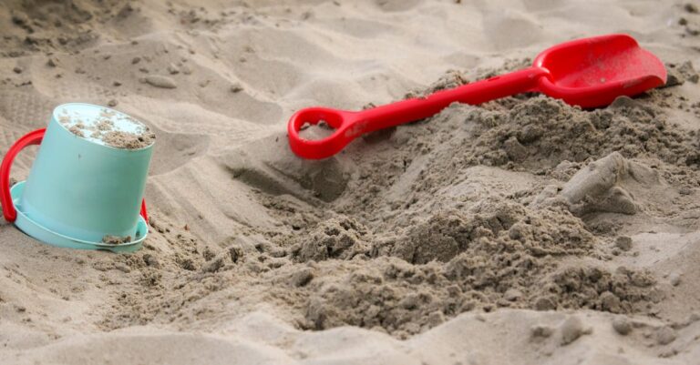 10 Best Beach Shovels for Digging Out Debris That Enhance Your Experience