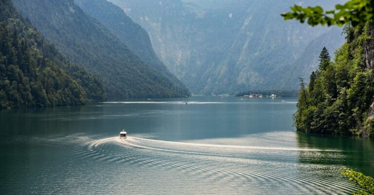 11 Hidden Lake Gems to Explore by Boat That Locals Keep Secret